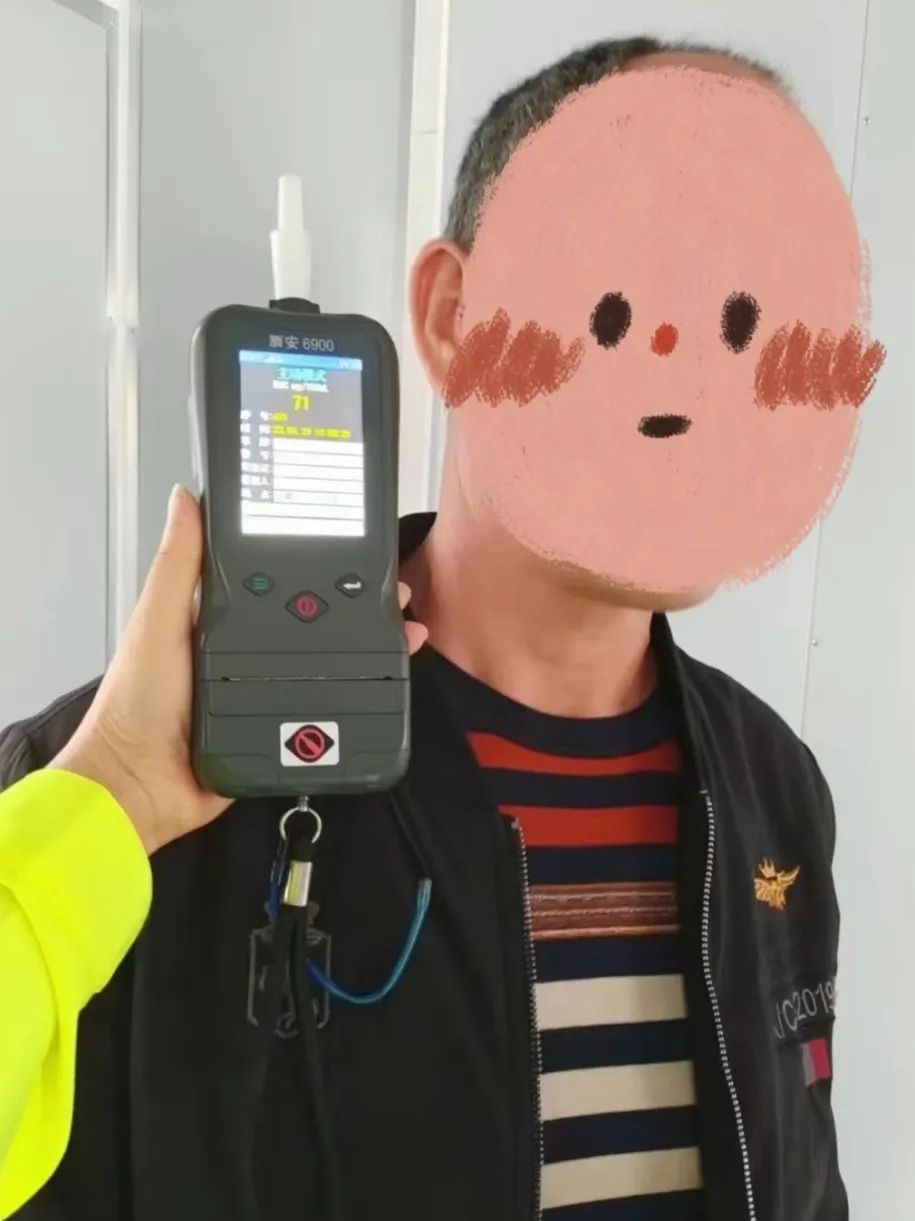 DƬ